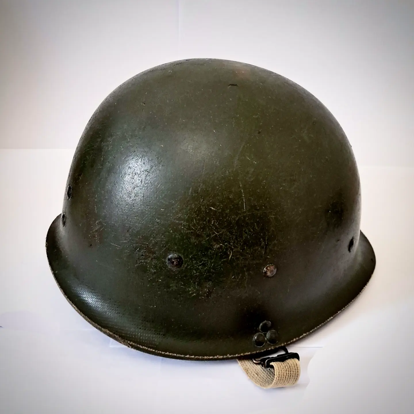 کلاه نظامی یا هلمت مدل M80 غنیمتی از ارتش عراق در جنگ با ایران دهه 60 - Image 3
