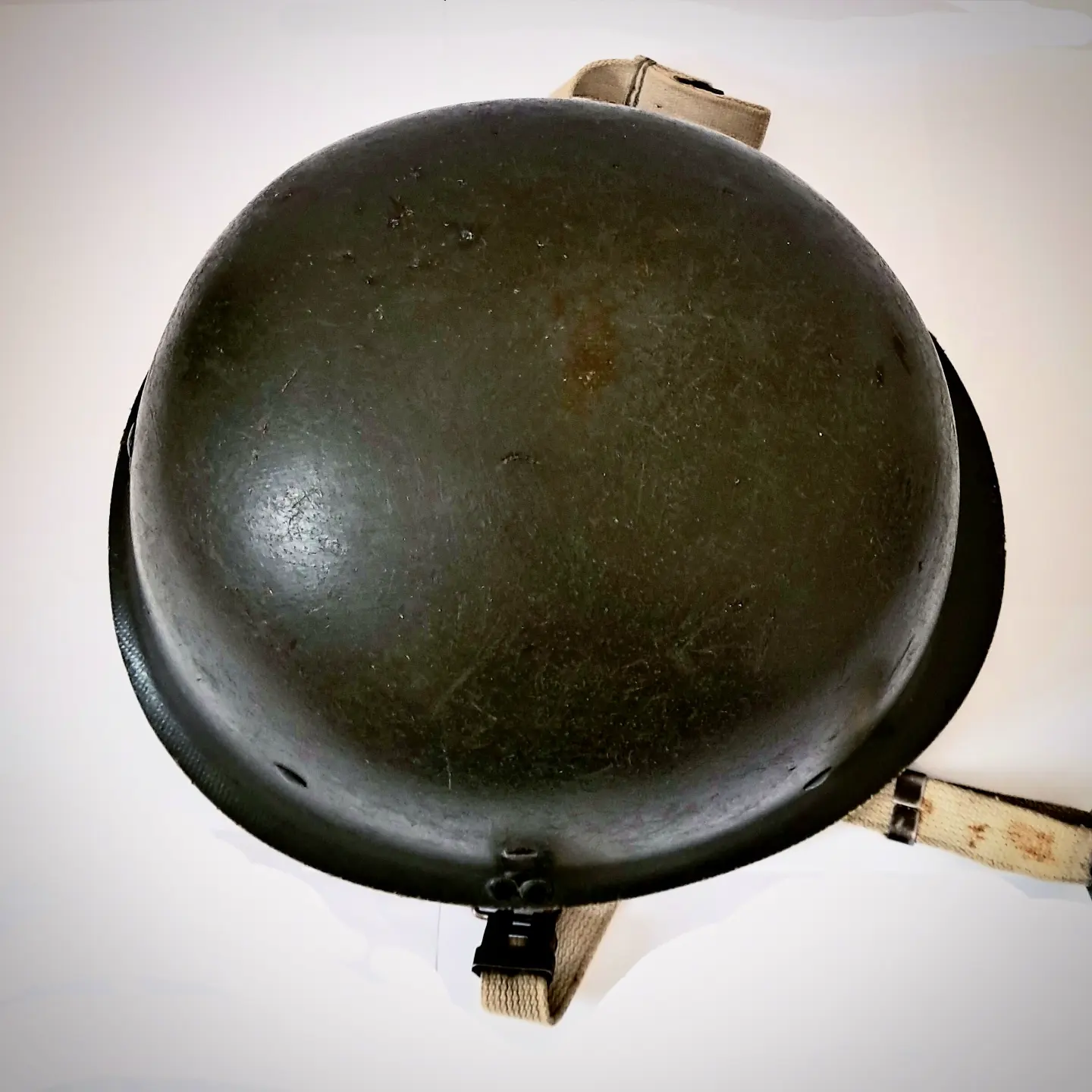 کلاه نظامی یا هلمت مدل M80 غنیمتی از ارتش عراق در جنگ با ایران دهه 60 - Image 4