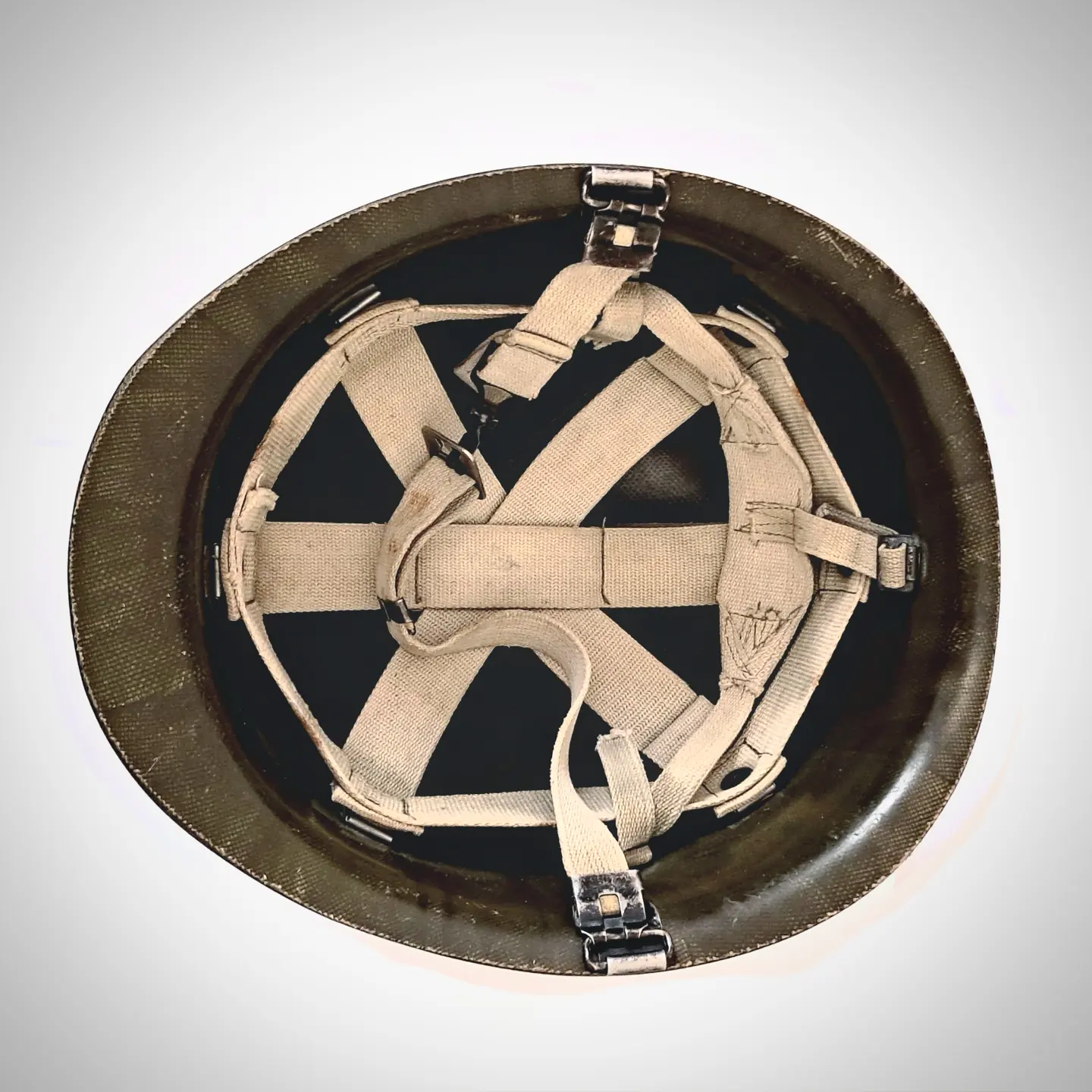 کلاه نظامی یا هلمت مدل M80 غنیمتی از ارتش عراق در جنگ با ایران دهه 60 - Image 5