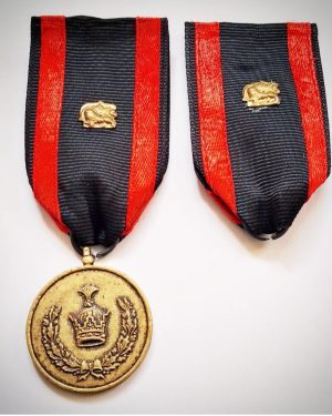 ۱ عدد روبان برای مدال به همراه حلقه فلزی برای نصب مدال